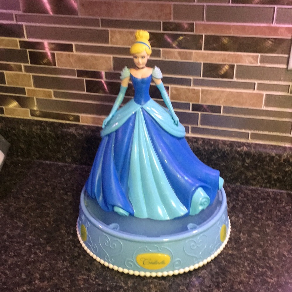 DISNEY PRINCESS CINDERELLA LIGHT UP & SOUND COIN BANK (2013) - USED